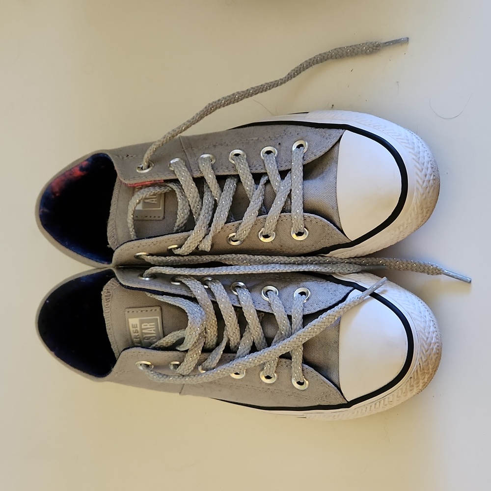 Women's Converse size 8